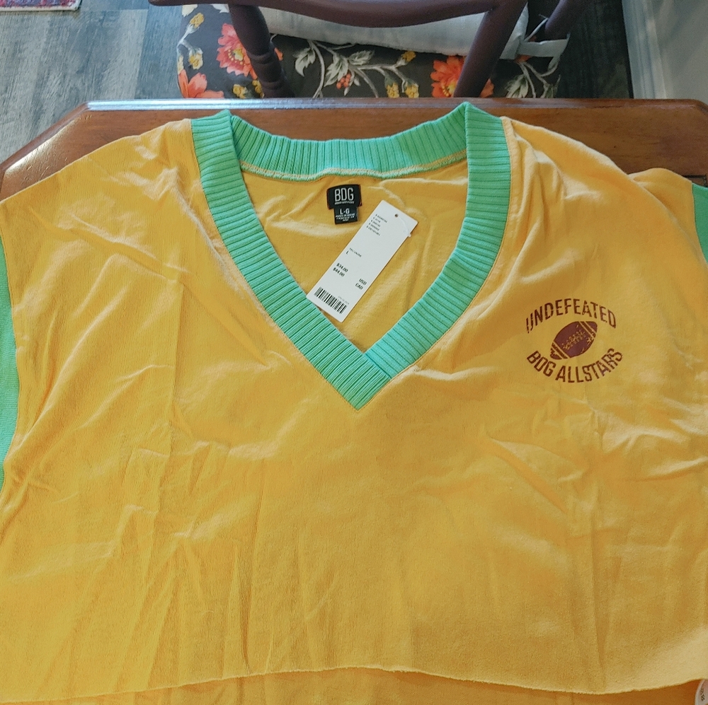 New Urban Outfitters size Large BDG rudy cropped yellow vest